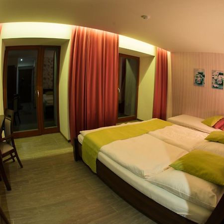 Hotel Slunny Dvur Есеник Номер фото