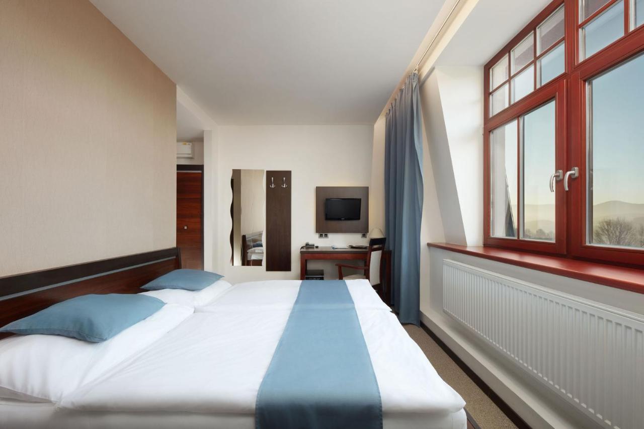 Hotel Slunny Dvur Есеник Экстерьер фото
