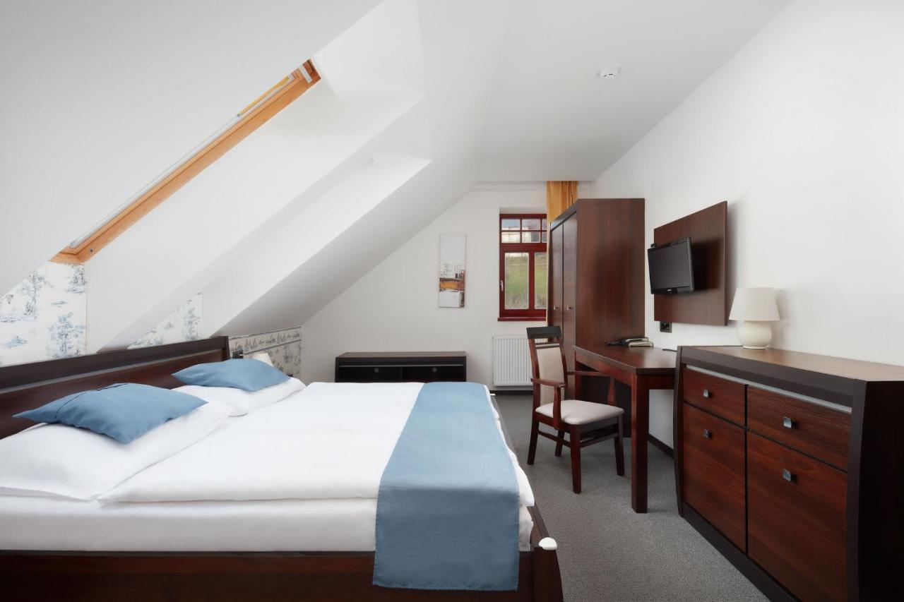 Hotel Slunny Dvur Есеник Экстерьер фото