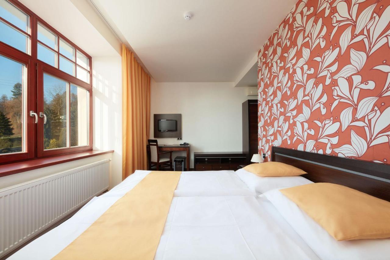 Hotel Slunny Dvur Есеник Экстерьер фото