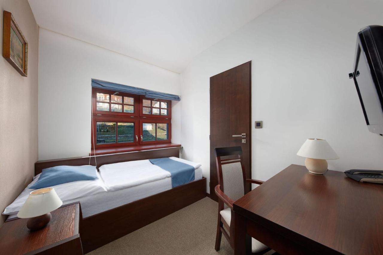 Hotel Slunny Dvur Есеник Экстерьер фото