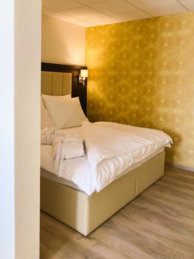 Hotel Slunny Dvur Есеник Экстерьер фото