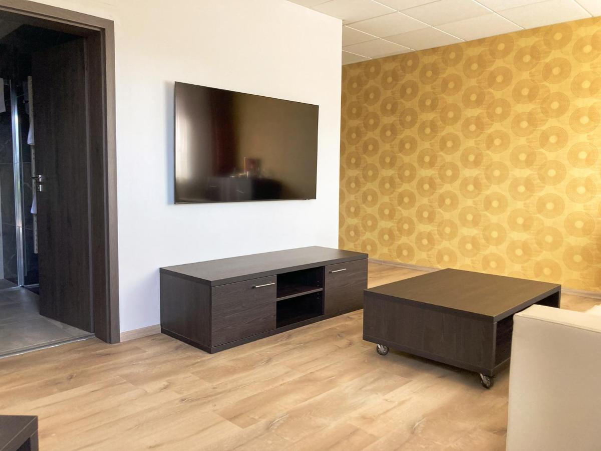 Hotel Slunny Dvur Есеник Экстерьер фото