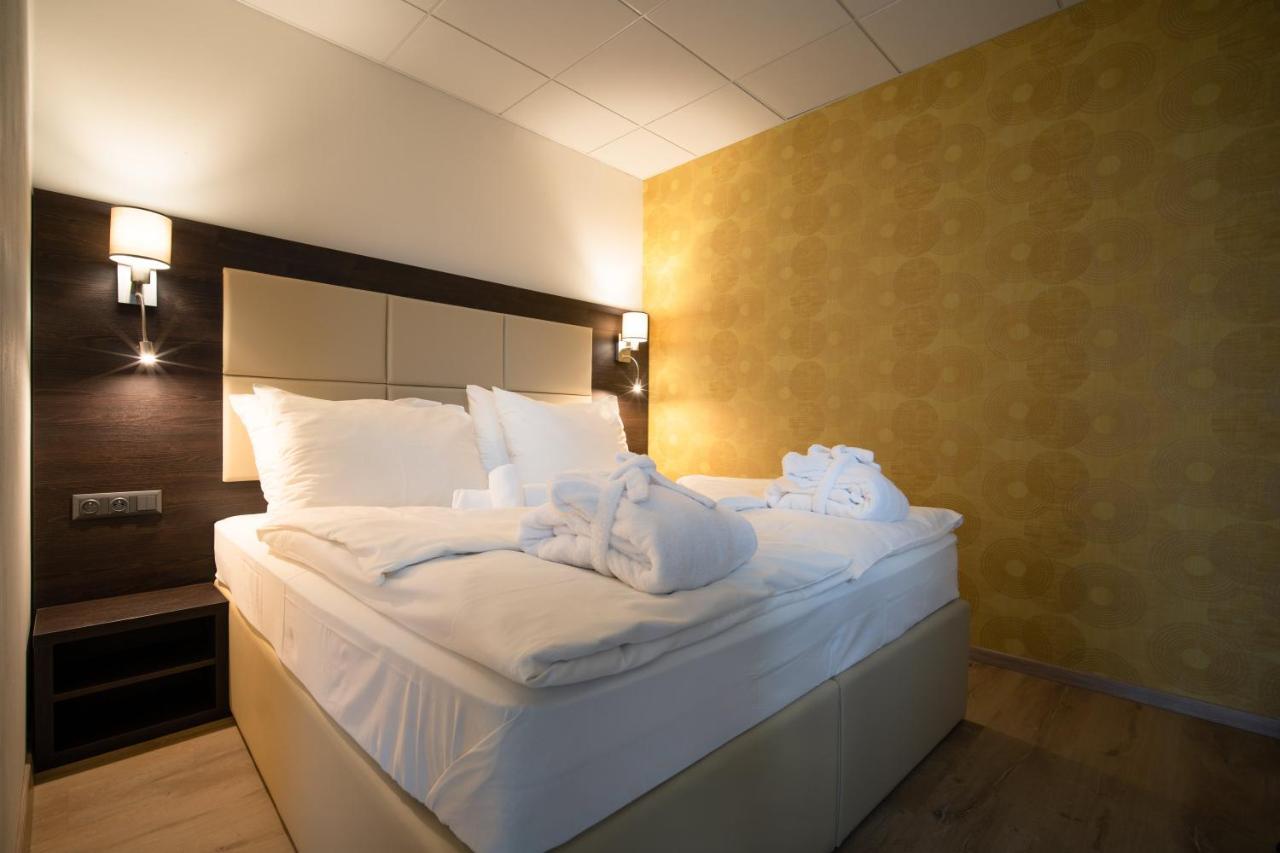 Hotel Slunny Dvur Есеник Экстерьер фото