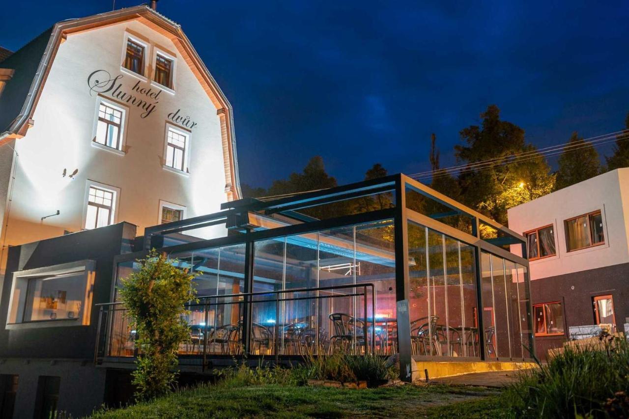 Hotel Slunny Dvur Есеник Экстерьер фото