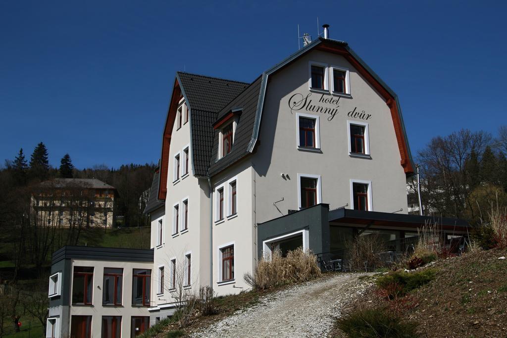 Hotel Slunny Dvur Есеник Экстерьер фото