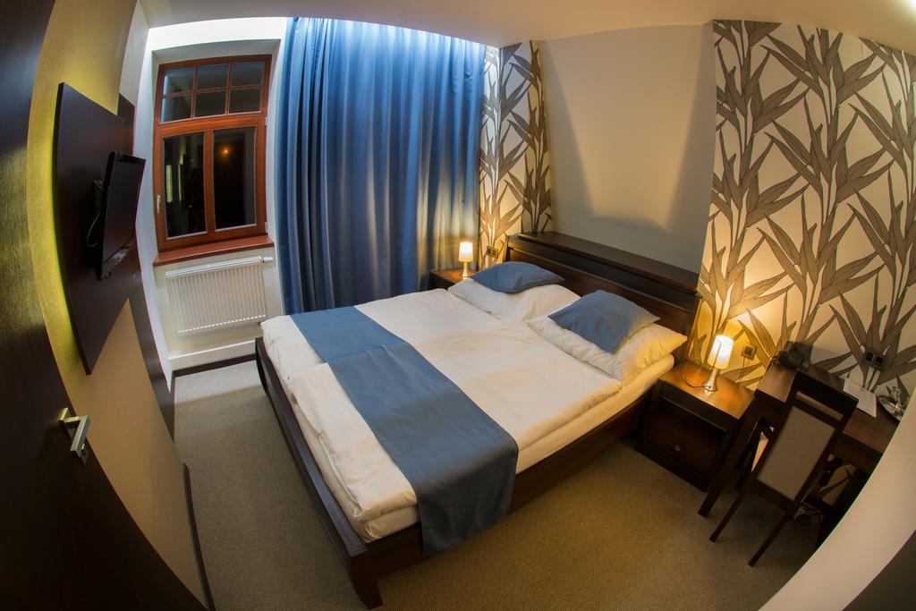 Hotel Slunny Dvur Есеник Экстерьер фото