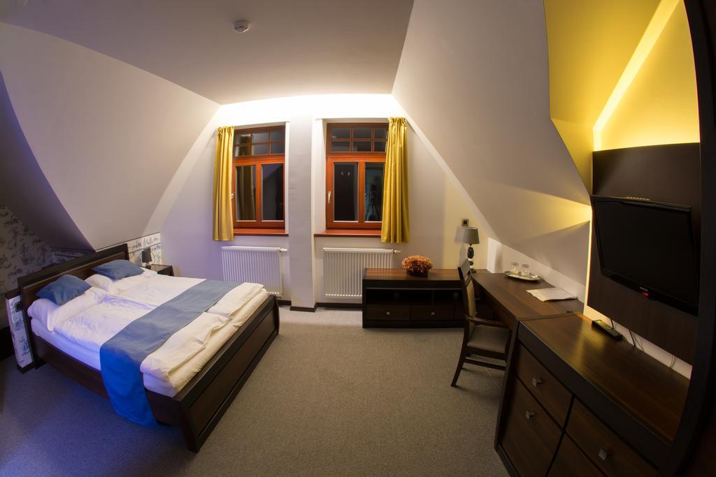 Hotel Slunny Dvur Есеник Экстерьер фото