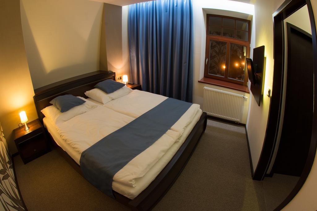 Hotel Slunny Dvur Есеник Экстерьер фото