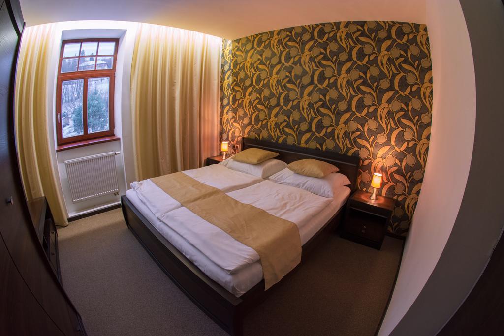 Hotel Slunny Dvur Есеник Экстерьер фото