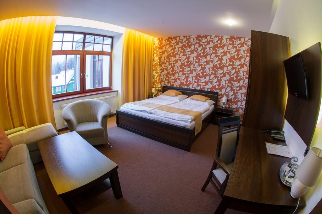 Hotel Slunny Dvur Есеник Экстерьер фото